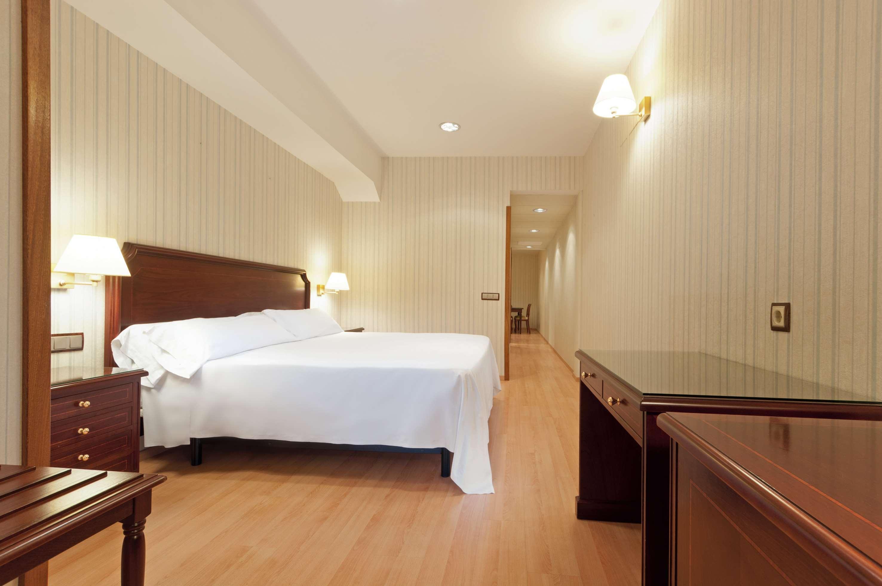 Hotel Madrid Leganes Affiliated By Melia Luaran gambar