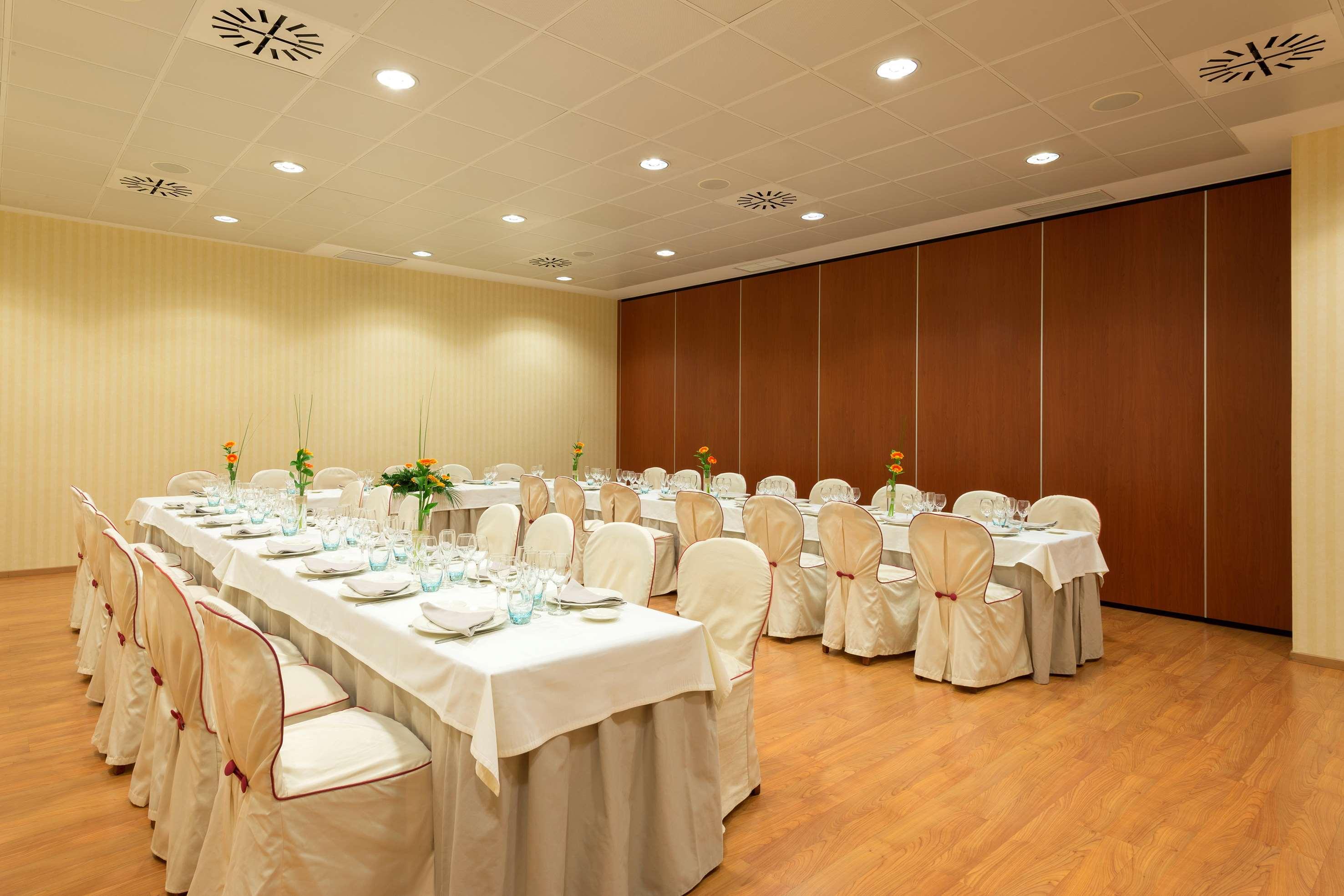 Hotel Madrid Leganes Affiliated By Melia Luaran gambar
