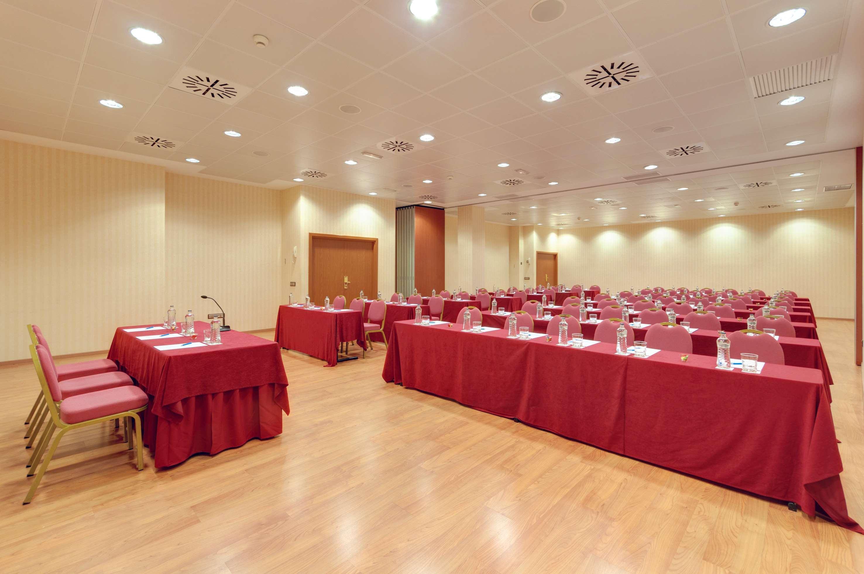 Hotel Madrid Leganes Affiliated By Melia Luaran gambar