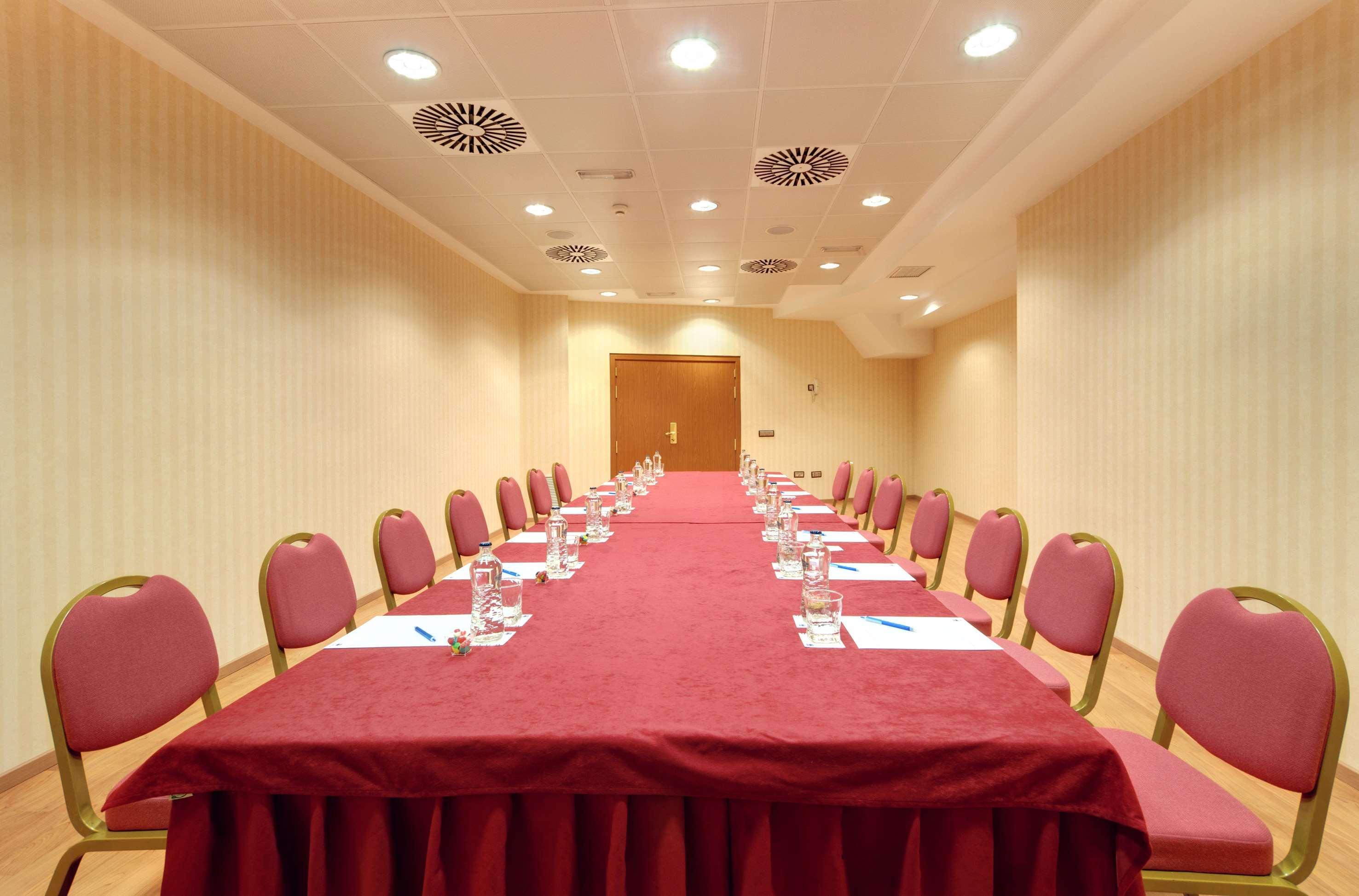 Hotel Madrid Leganes Affiliated By Melia Luaran gambar